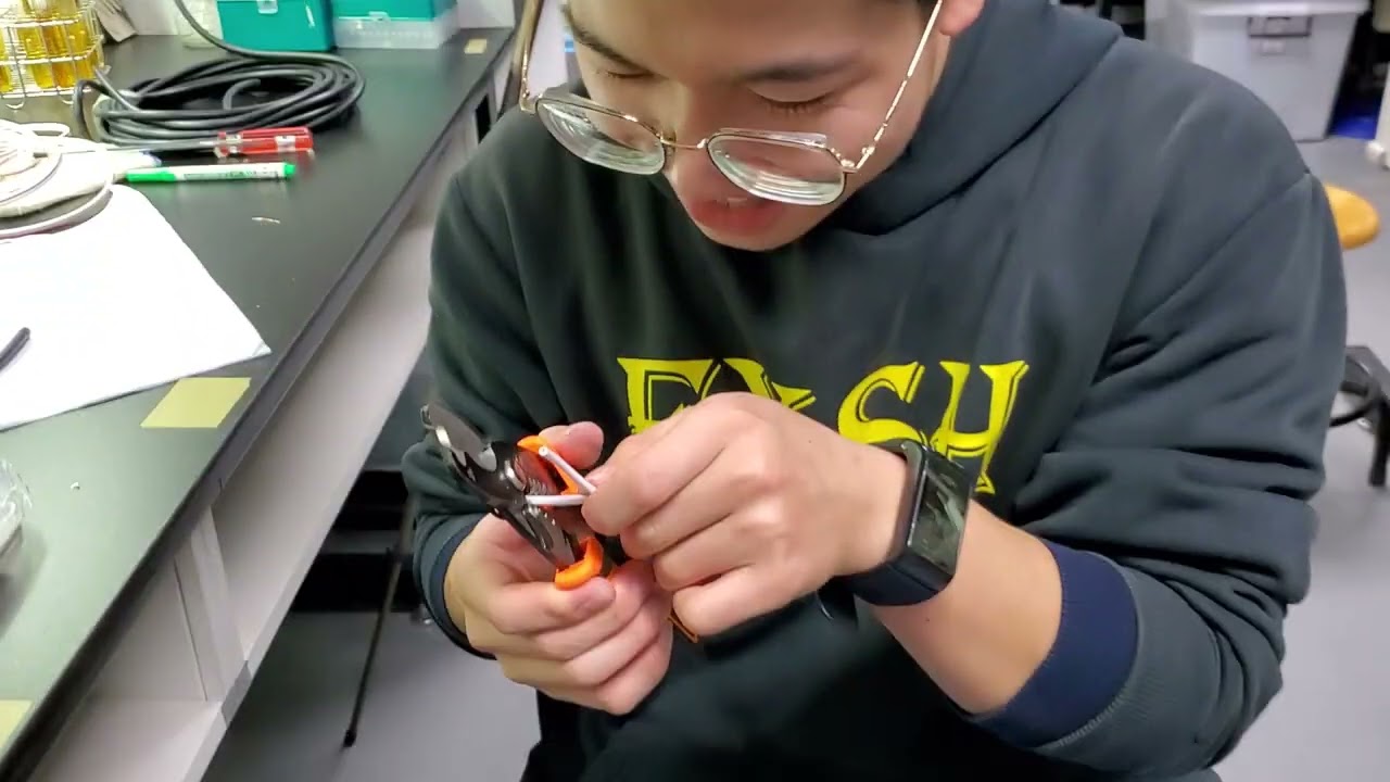 20260107 與漂亮學姊玩電線