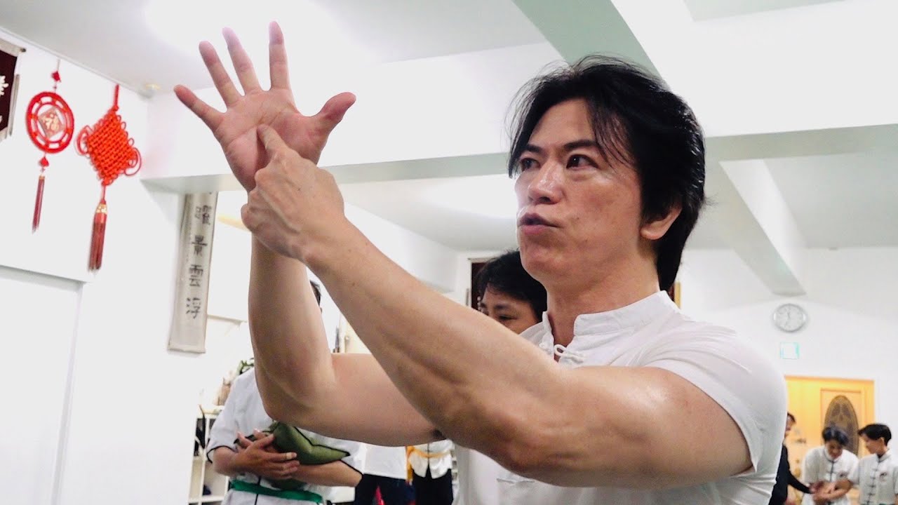 Iron Palm! Sand bag training of Chinese Kung-fu, Tamotsu Miyahira