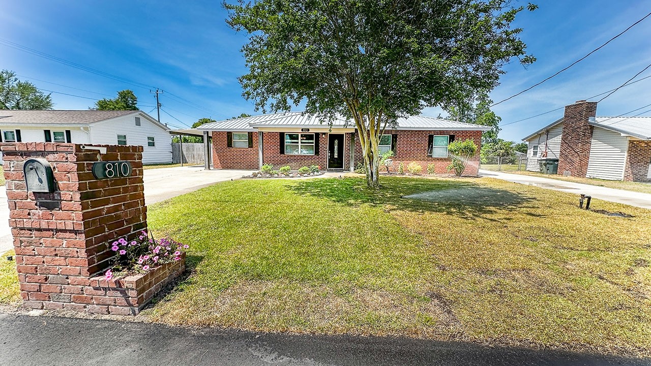 Charming 4-Bedroom With Spacious Lot And Inground Pool | Lynn Haven, Florida Real Estate For Sale