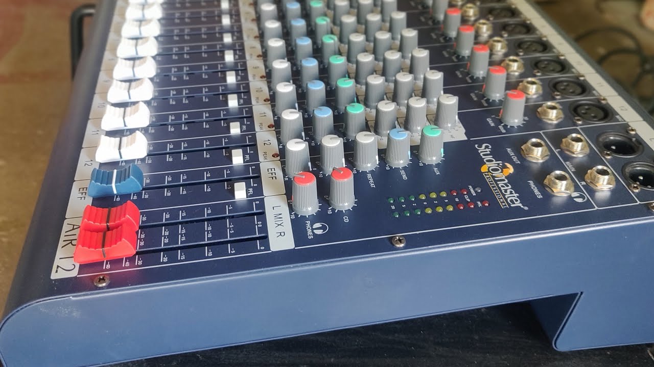 STUDIOMASTER AIR 12 MIXER CONNECTING TO AMPLIFIER