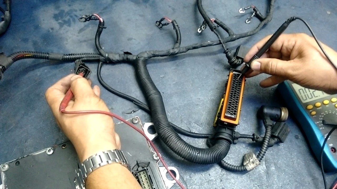 Teste sensor de rotação do motor OM924, resistência, continuidade e tensão.Testes com Multímetro.