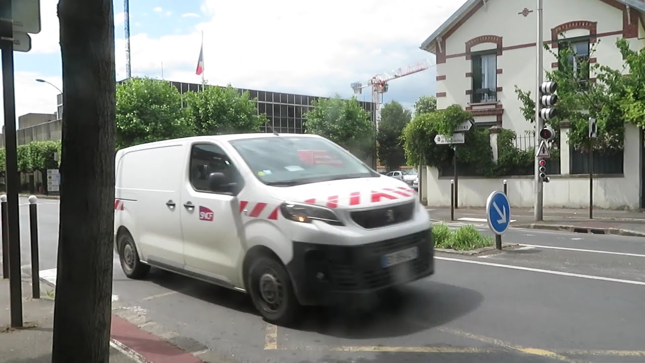 Sdis 77 Le Vda ( d&eacute;vidoir automobile ) des sapeurs pompiers de  Fontainebleau  d&eacute;cale