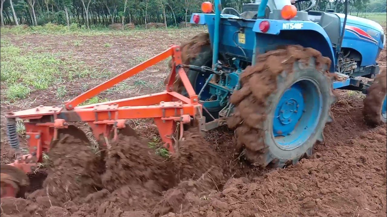Traktor Roda Empat || Pengolahan Tanah Tanaman Singkong