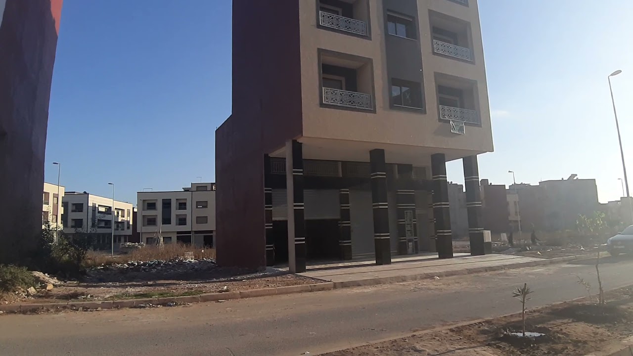 دار للبيع فيها مكازة تجارية  حد سوالم   0670521550