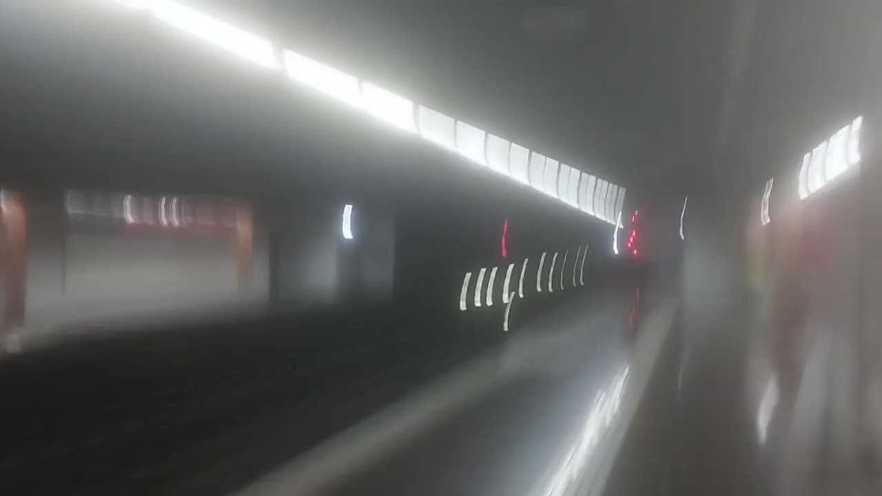 TMB UT 6053 en la L1 del Metro de Barcelona entrando en Hospital de Bellvitge hacia Fondo