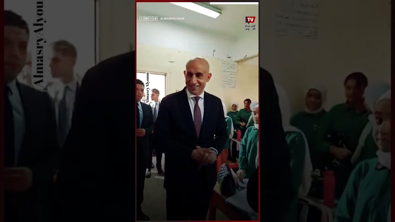 طالبة تطلب من وزير التعليم تخفيف منهج العلوم والأخير يرد: الكلام دا يطلع من الولاد مش البنات