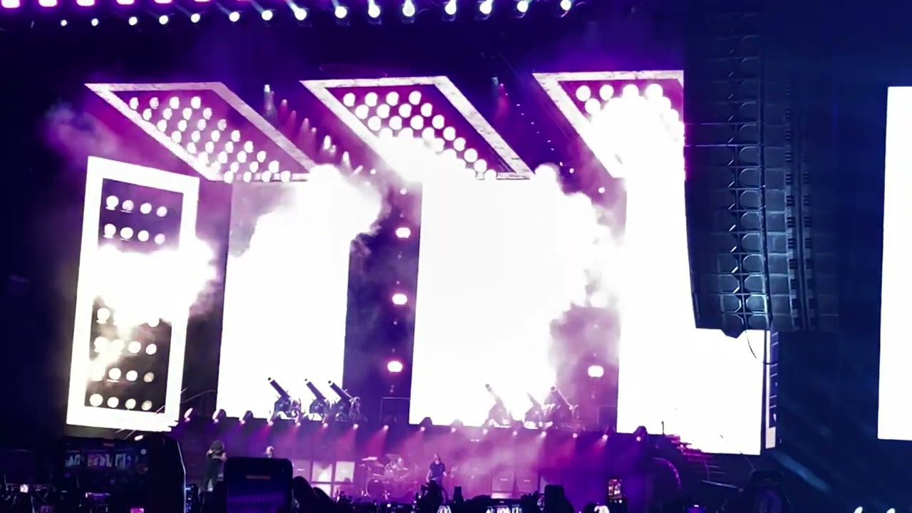 AC/DC - For Those About to Rock (We Salute You) – Santiago, Chile / Live