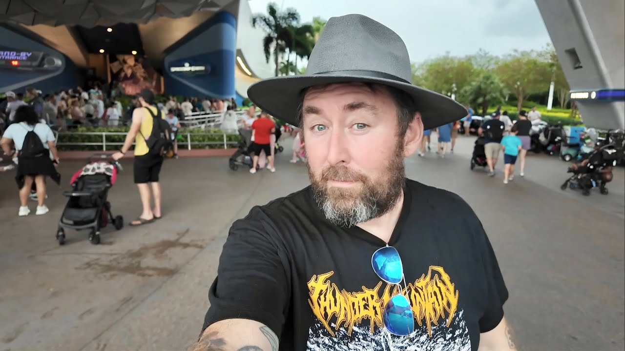 Florida Lightning Storms Are CRAZY - Disney Skyliner Shut Down & Changing Plans /Dinner At Boathouse