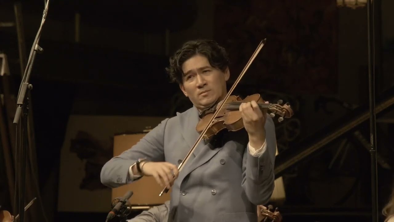 Iskandar Widjaja plays Rodrigo- Concierto de Aranjuez Adagio