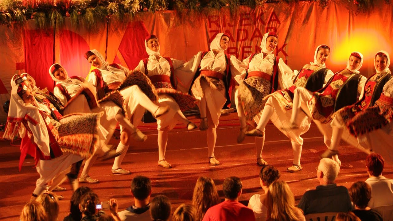 Završno kolo iz opere 'Ero s onoga svijeta' - KUD Filip Dević  I  Poljud 2006