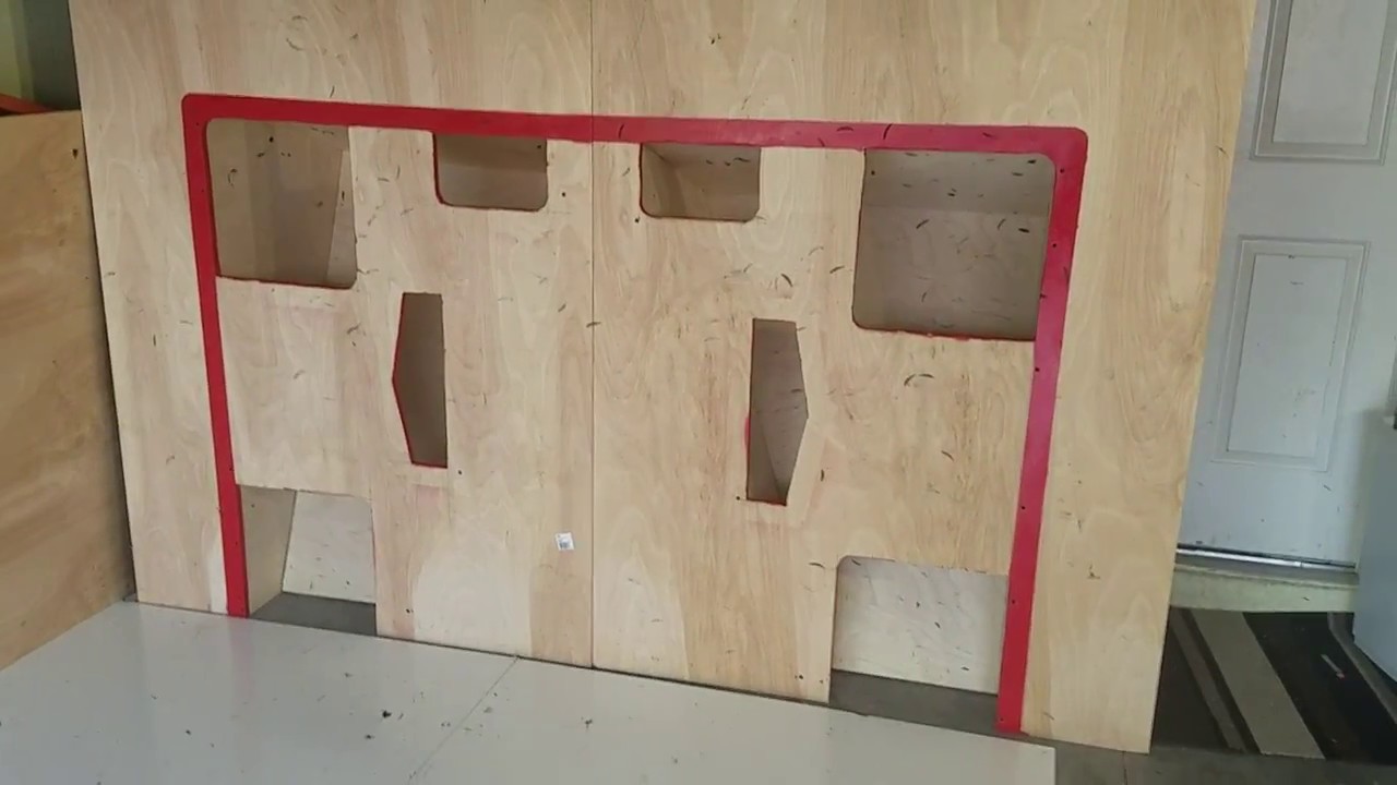 Hockey Net with puck returns