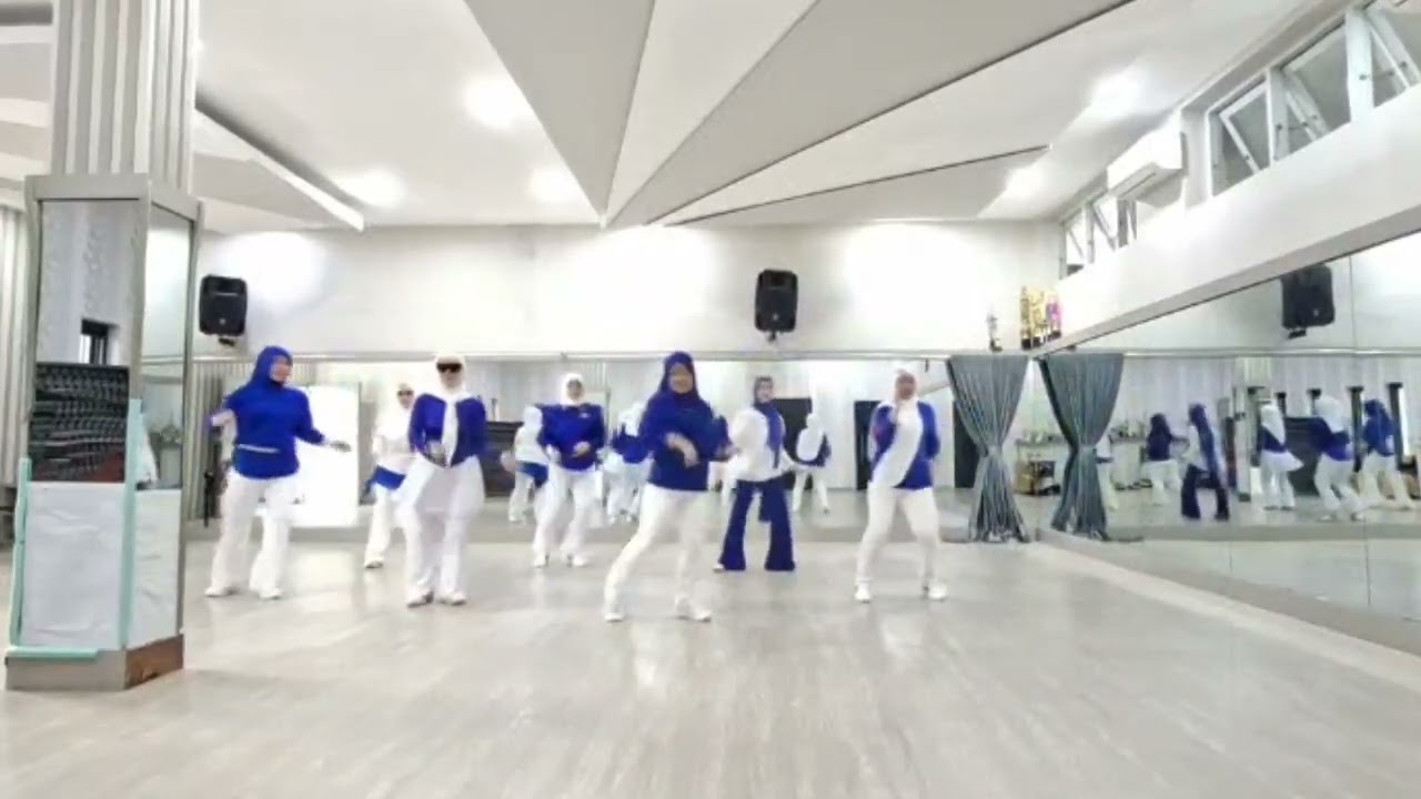 Shine Forever -Line Dance [Beginner] Choreo : Adelaine Ade (INA) - Okt'25