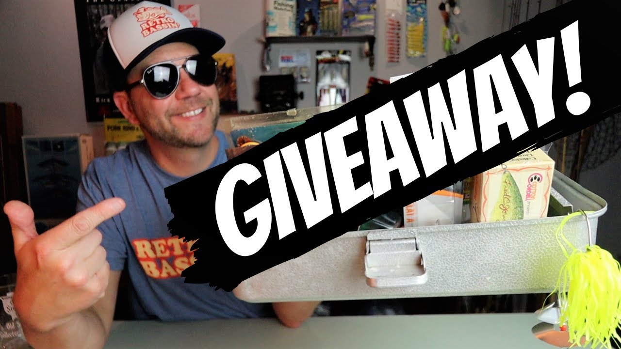 This OLD TACKLE BOX is loaded with vintage lures (giveaway)