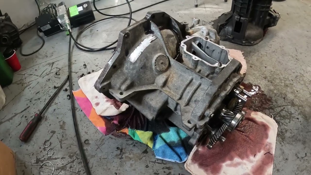 Замена сломанного входного вала в трансмиссии SRT4.