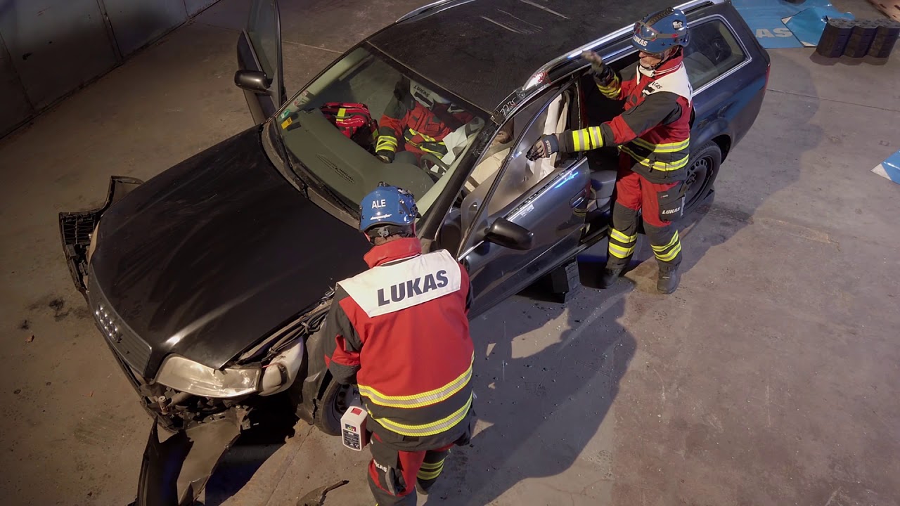 Door Removal Spreading Hinges #VEHICLE EXTRICATION THE NEXT GENERATION
