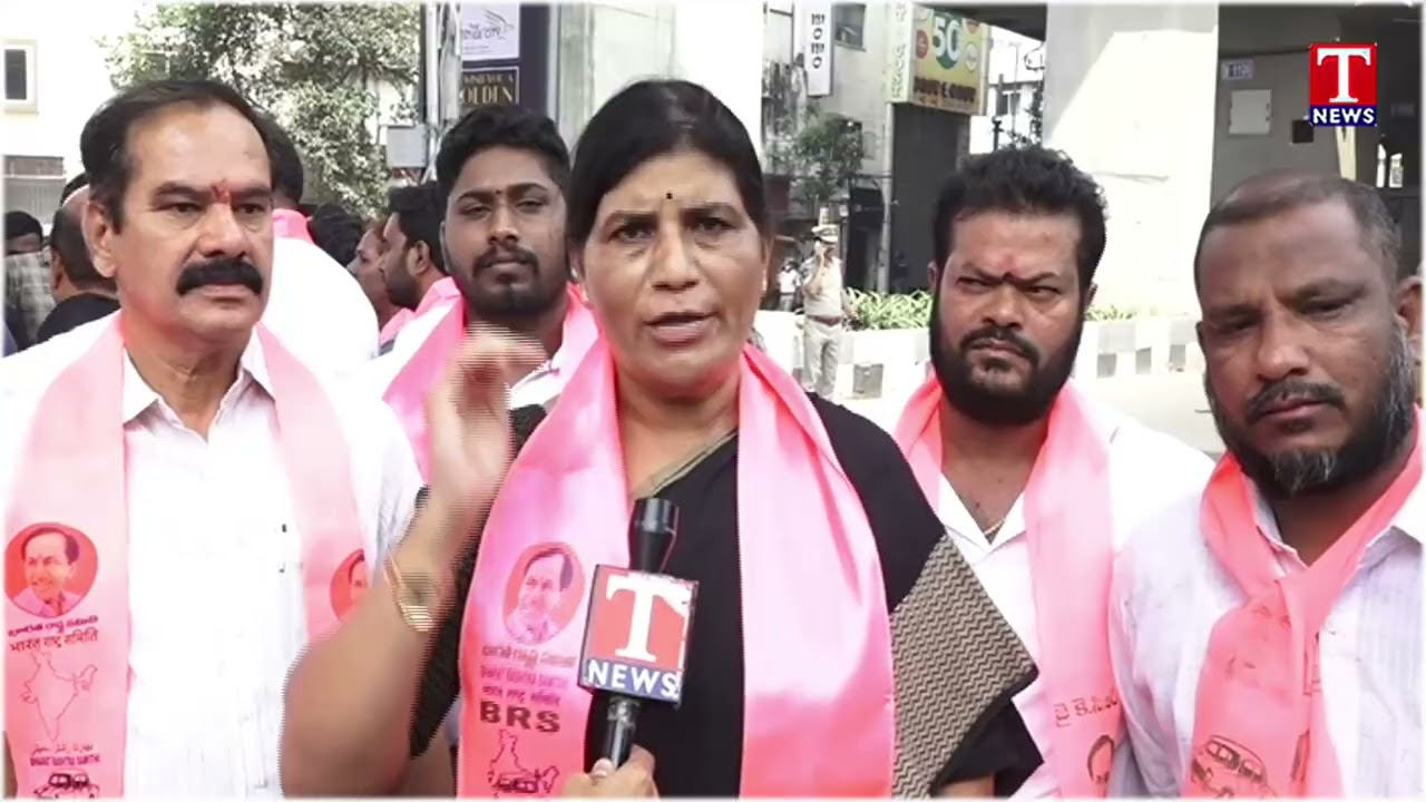 BRS Women Leader Sumithra Anand | BC Bandh at RTC Cross Road Demanding 42% Reservation | T News