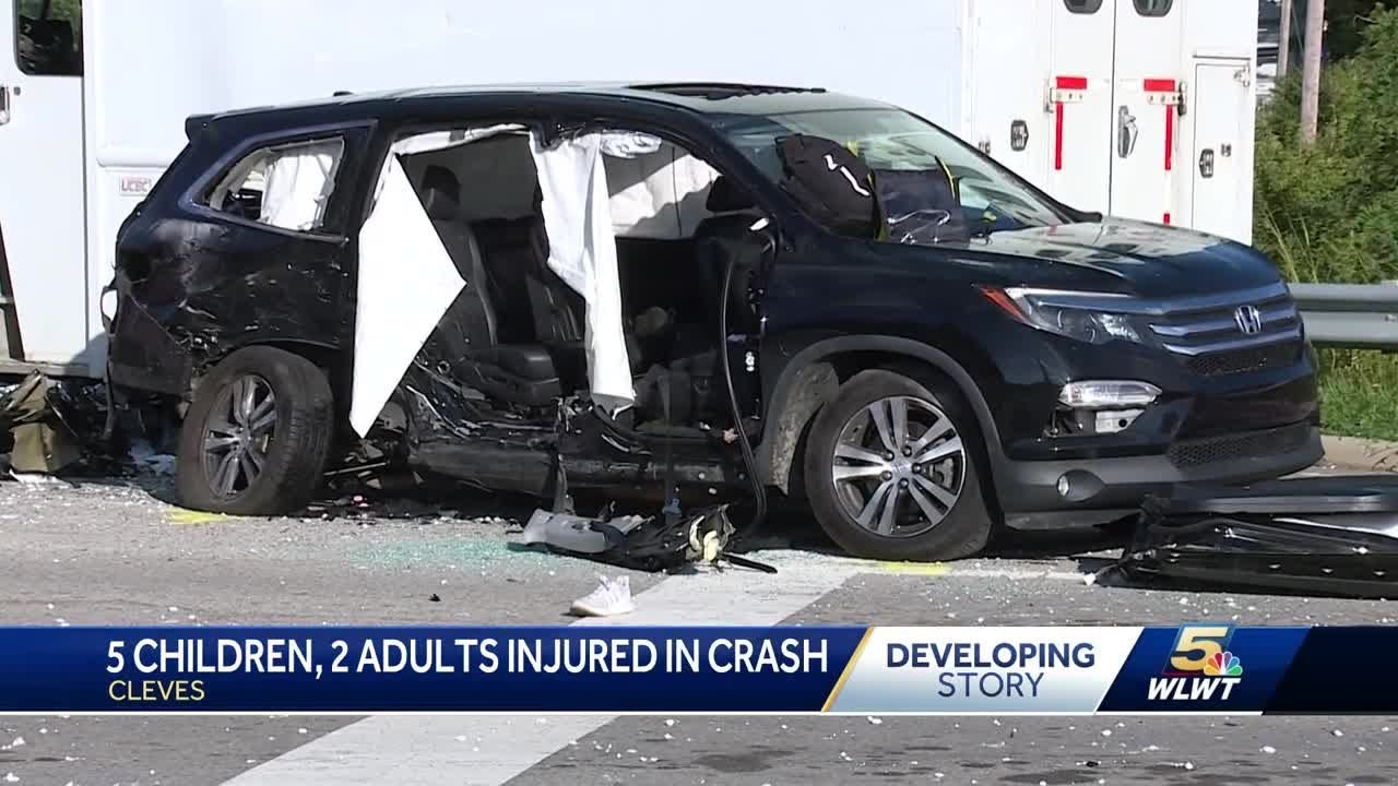 5 children, 2 adults injured in crash near school district on US-50