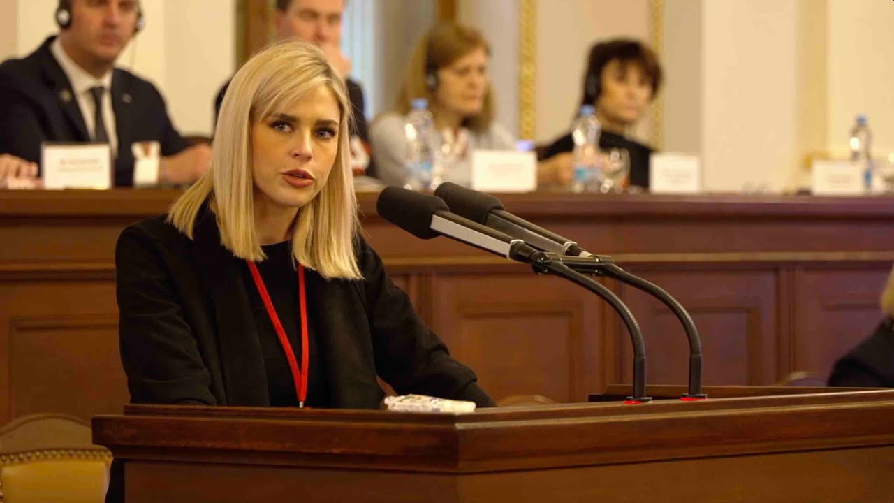 About surrogacy at the Czech Parliament - Olivia Maurel, born of surrogacy