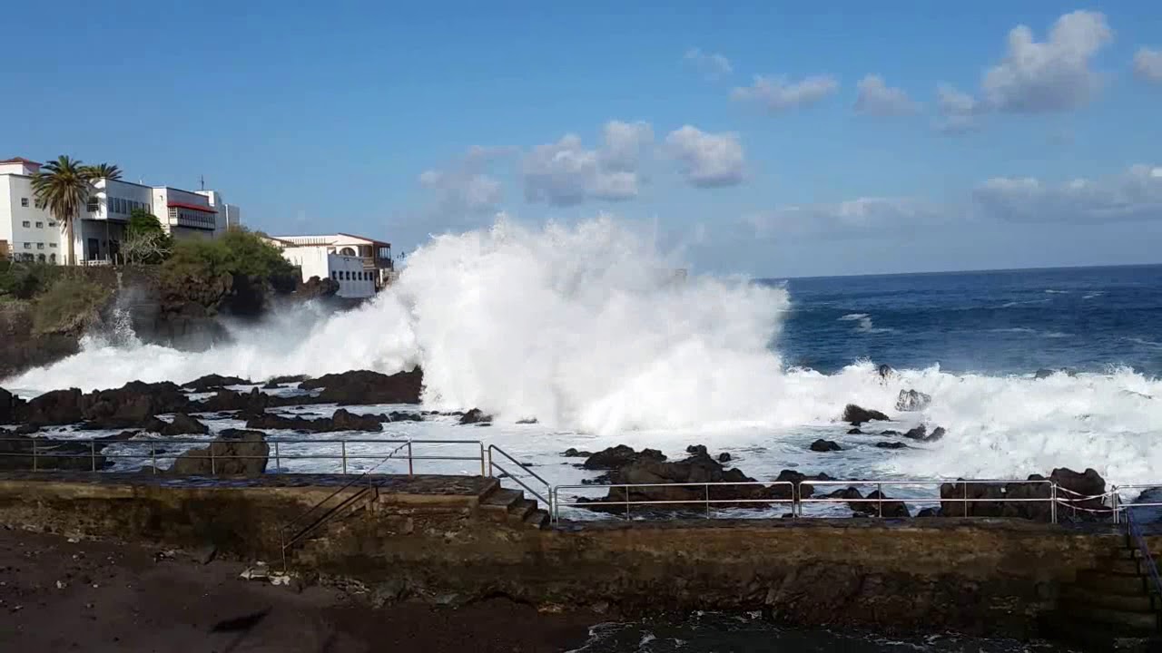 Big waves Puerto de la Cruz 17 02 2018