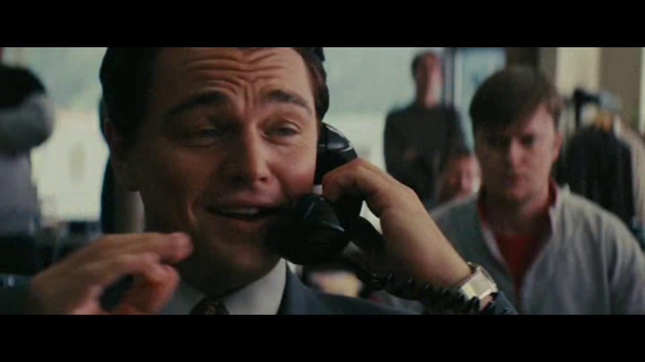 Vlk z Wall Street (Wolf of Wall Street) sc&eacute;na s tel. hovorem