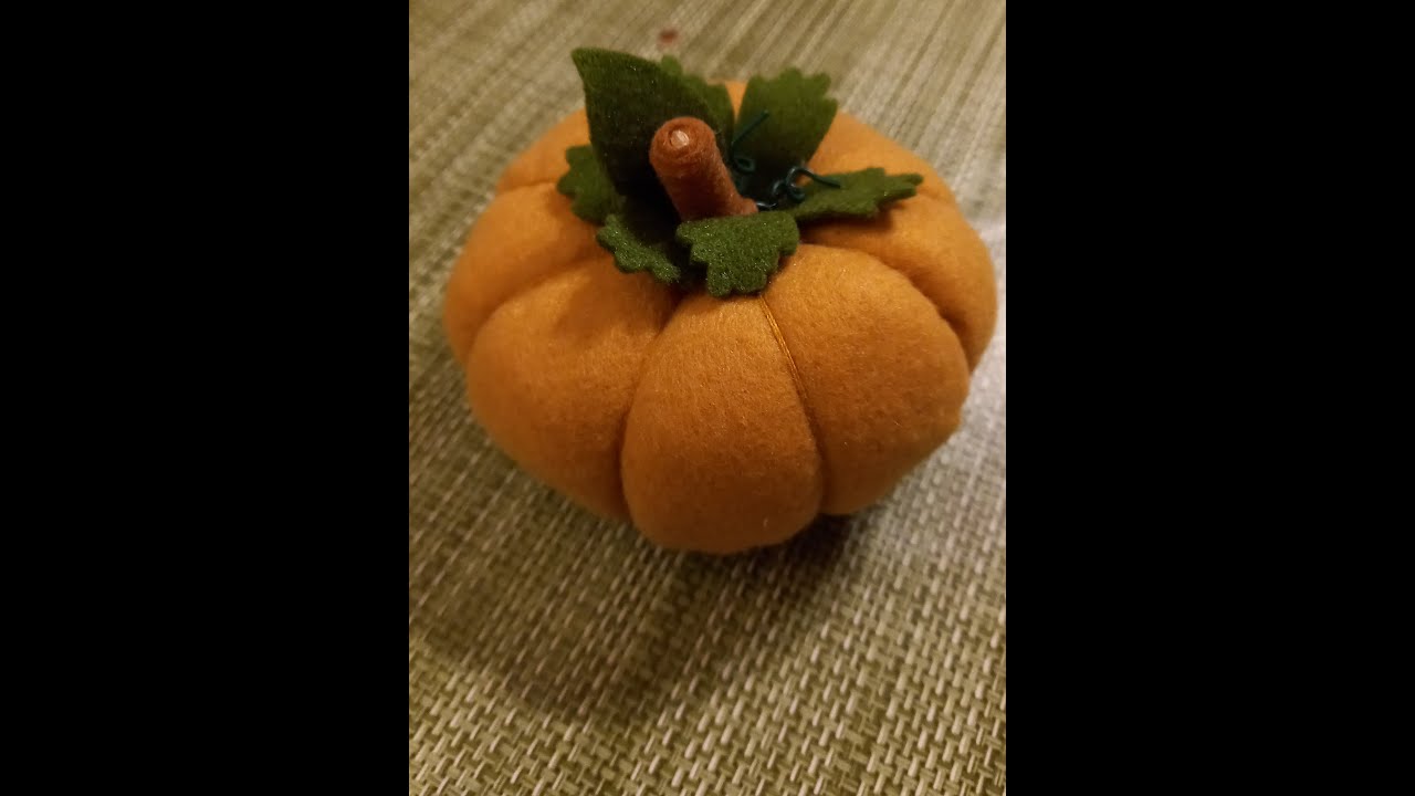 zucca di halloween in feltro