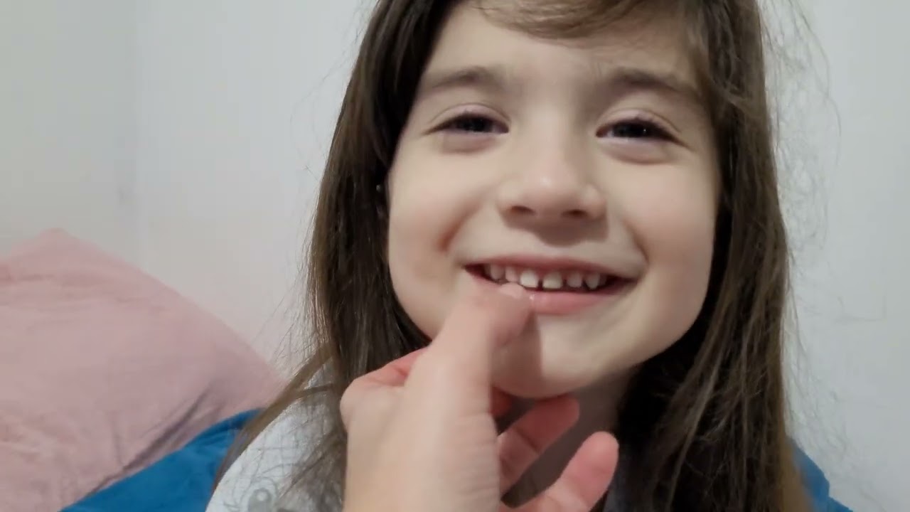 Arrancando o primeiro dente. ÍSIS ROSA