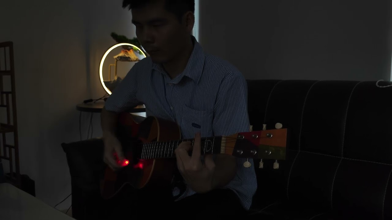 Lightning guitar pick box