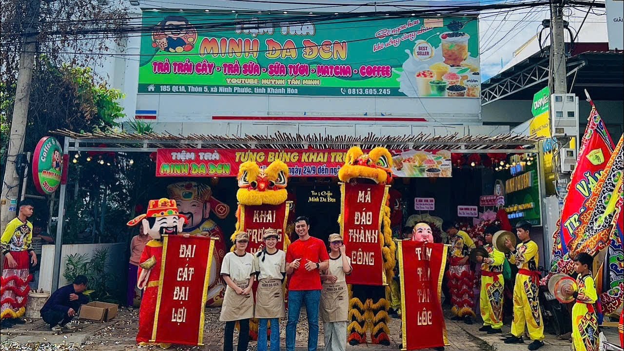 Tưng Bừng Khai Trương Tiệm Trà Minh Da Đen Tại Quê Nhà