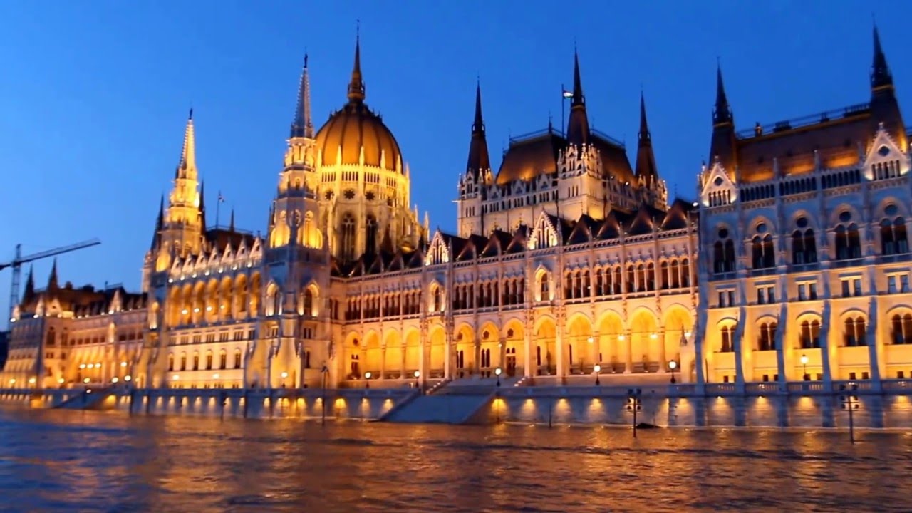 BUDAPESTI ÉJSZAKÁK, varázslatos hajóút a kék Dunán  Zene Johann Strauss Kék Duna keringő