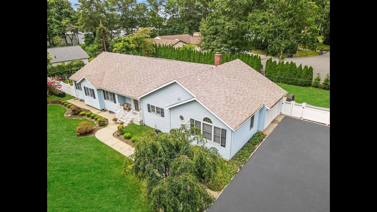 118 Astor Ave, Saint James, NY 11780