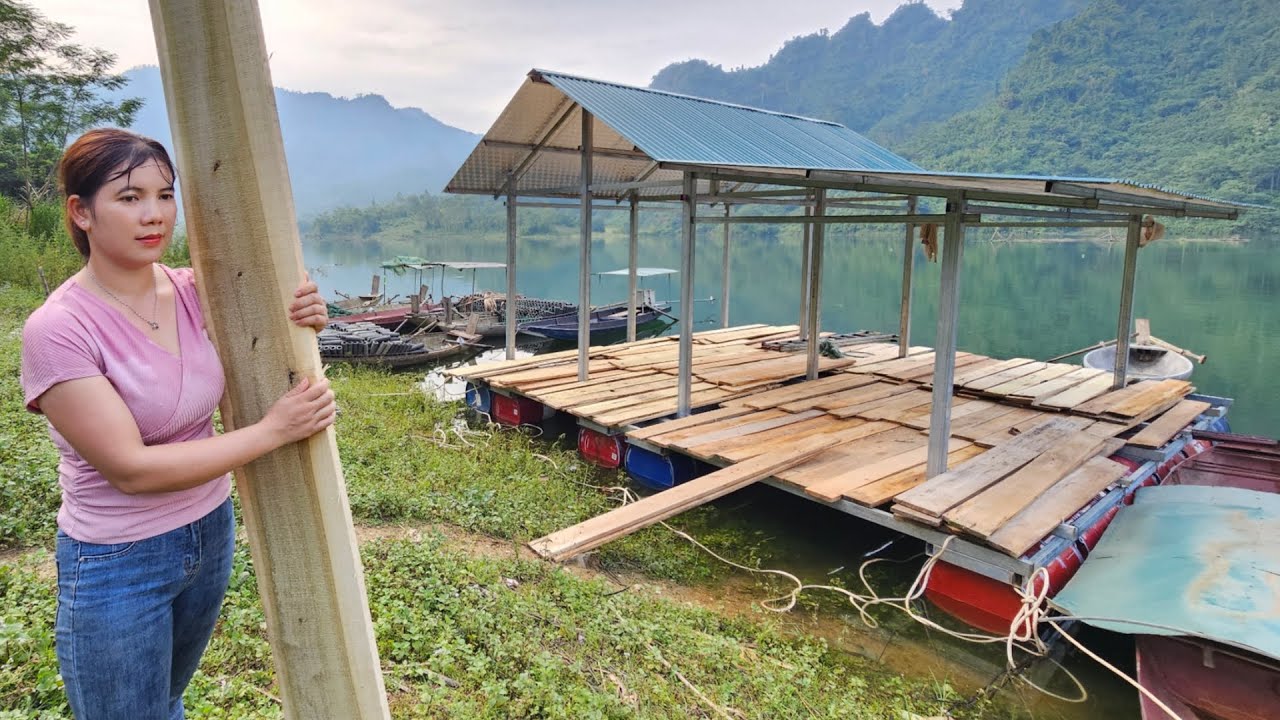 The girl went to buy wooden planks to prepare for the floor to float on water.