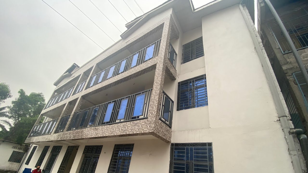 02/8/2025 UNE BELLE RÉSIDENCE R+2 AVEC 5 APPAREMMENTS Q/EFOBANCK 138000$ DISCUTABLE +243996527894