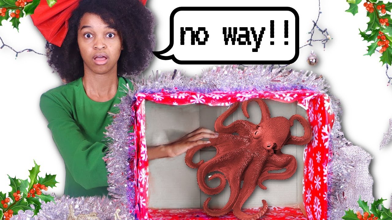 What's In The Christmas Present? - Onyx Kids Vlogmas Day 1
