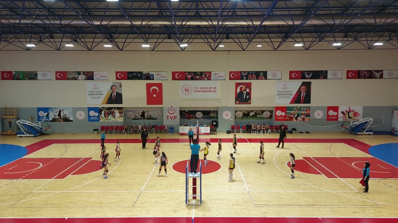 E.M. GÜNEŞ İSTANBUL - VADİ SK. KÜÇÜK  KIZ VOLEYBOL MAÇI (1.SET)