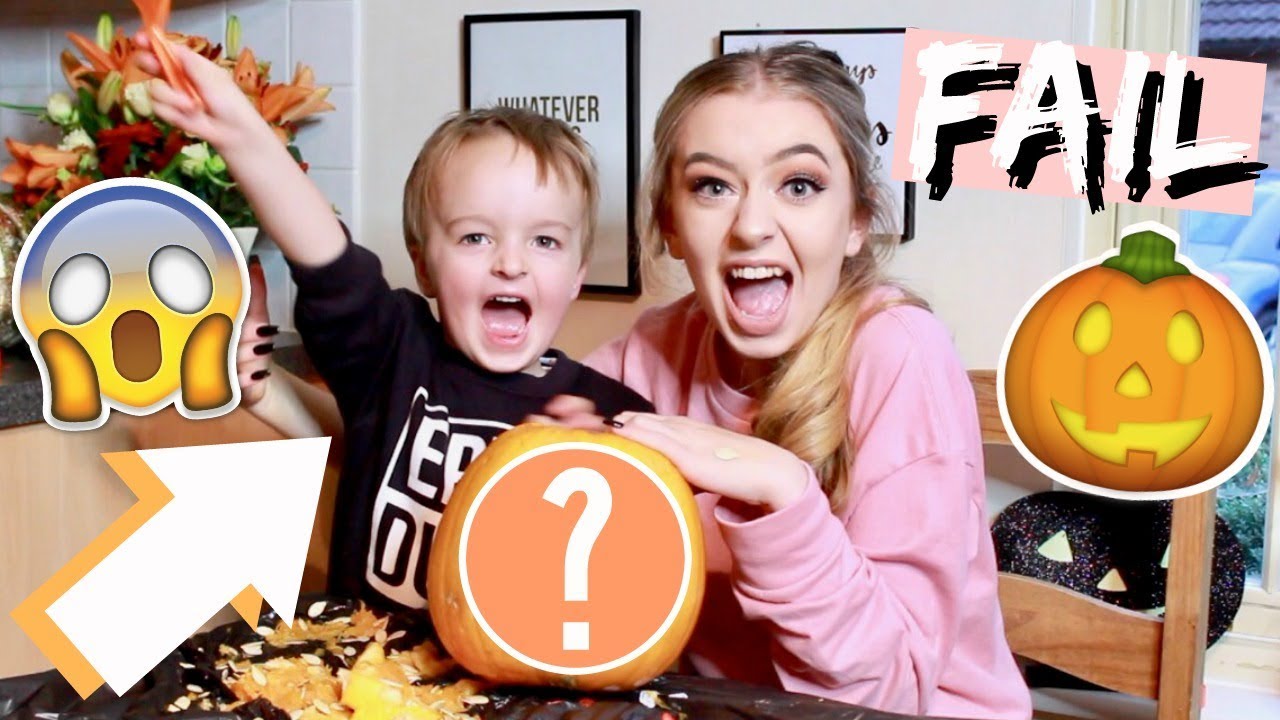 HILARIOUS PUMPKIN CARVING WITH MY BROTHER & MUM! *FAIL!* 😱
