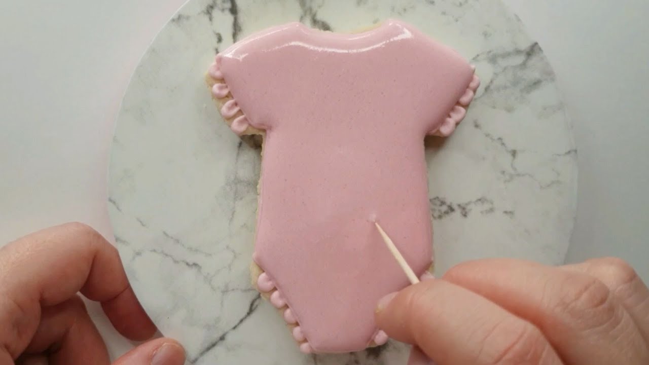 How to make BABY ONESIE COOKIES with royal icing | tutorial