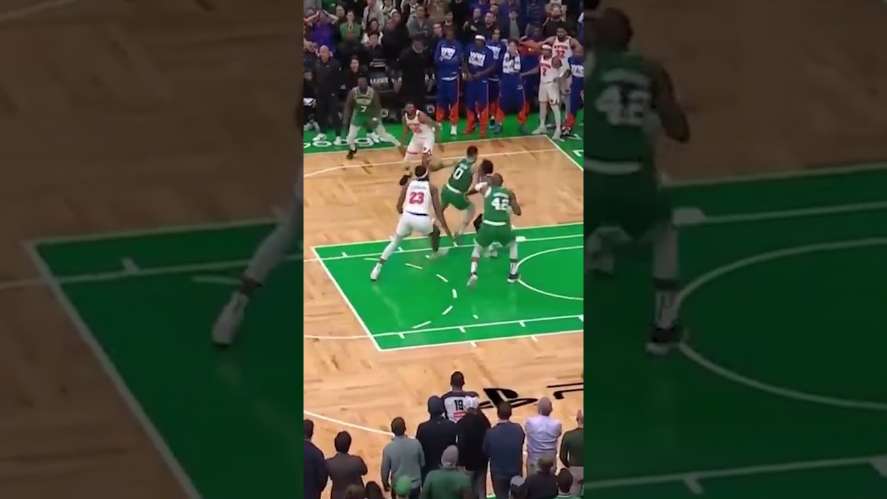 Another great defensive play for the Knicks ‼️ | 🎙️ Kevin Harlan #shorts