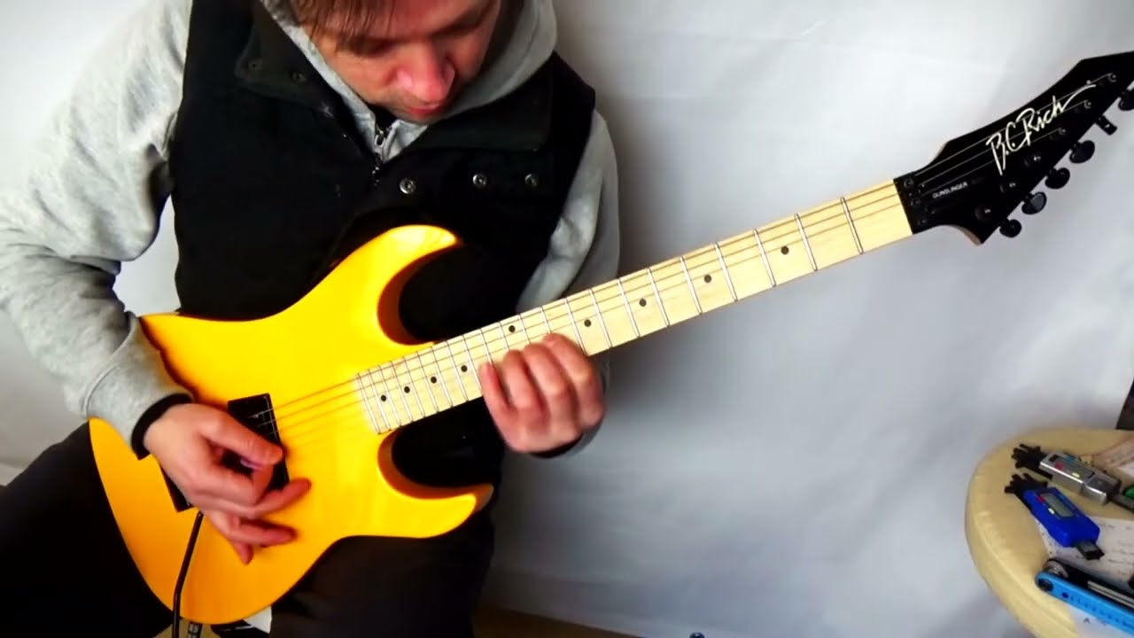 Yellow B.C.Rich Gunslinger (80s shred)