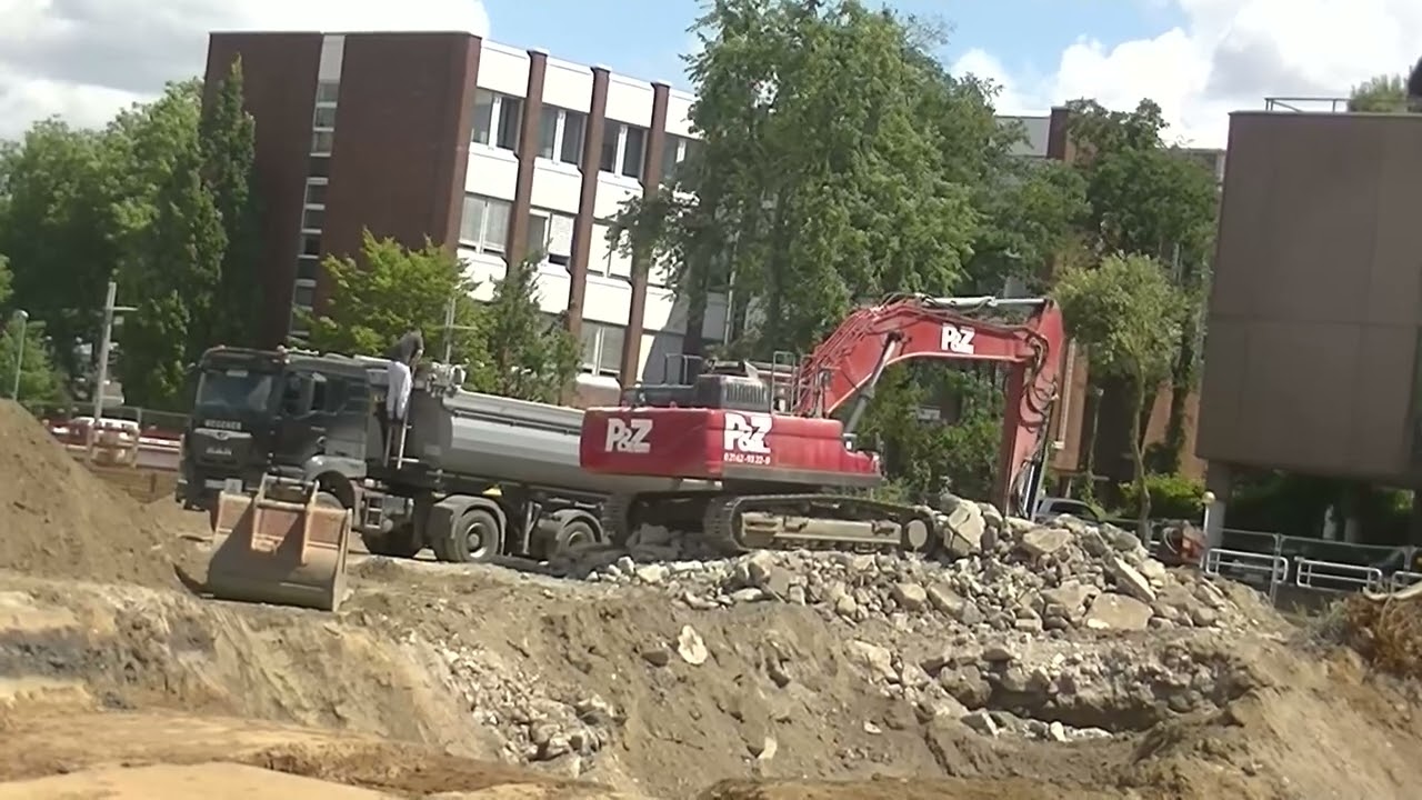 Baggerarbeiten Düsseldorf-Heerdt, Hansa Allee, Doosan