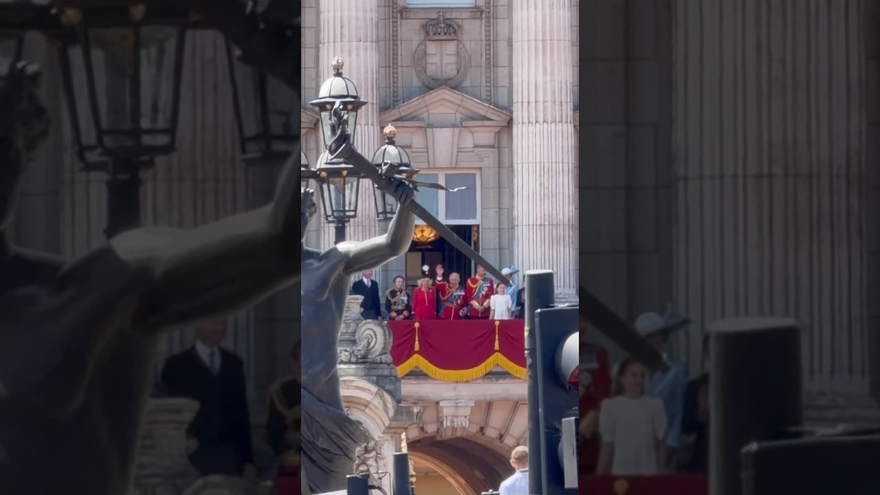 The Royal Family on Balcony of Buckingham Palace 🇬🇧