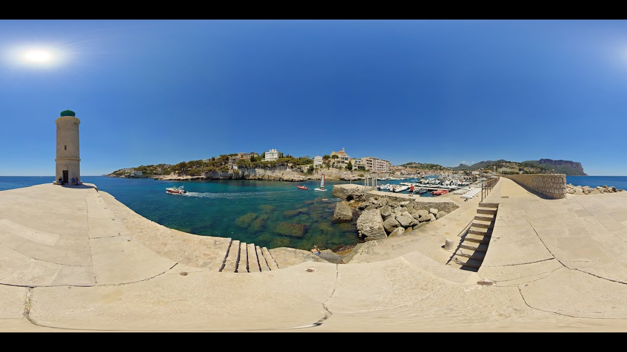 360° STOCK VIDEO 4K | Boats And Yachts At Mediteranen Marina And Lighthouse | Atmosphaeres