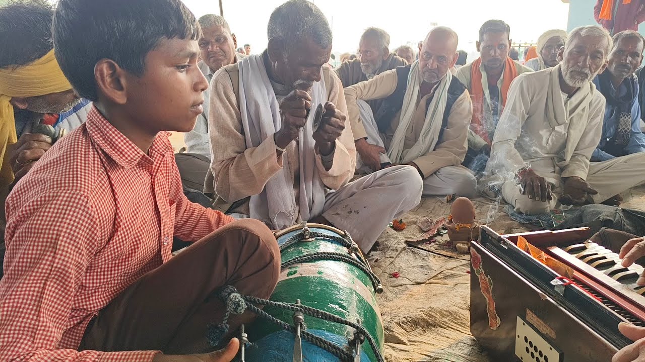 भाई साहब ने तो भजन के चार चांद लगा दिए साथ में छोटे बच्चे आजाद नाडोल ऐसा बजाया की लोग सुनकर गदगद 