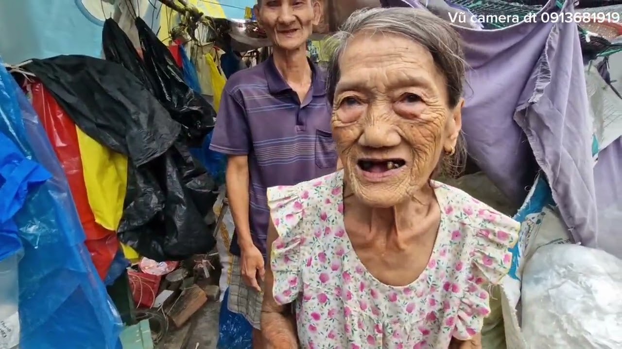 Chú Huỳnh Thanh , Huỳnh Phát  Huỳnh Khoánh ở nước Ý gởi tặng 100 gạo cho bà con khó khăn ở Bình Đại
