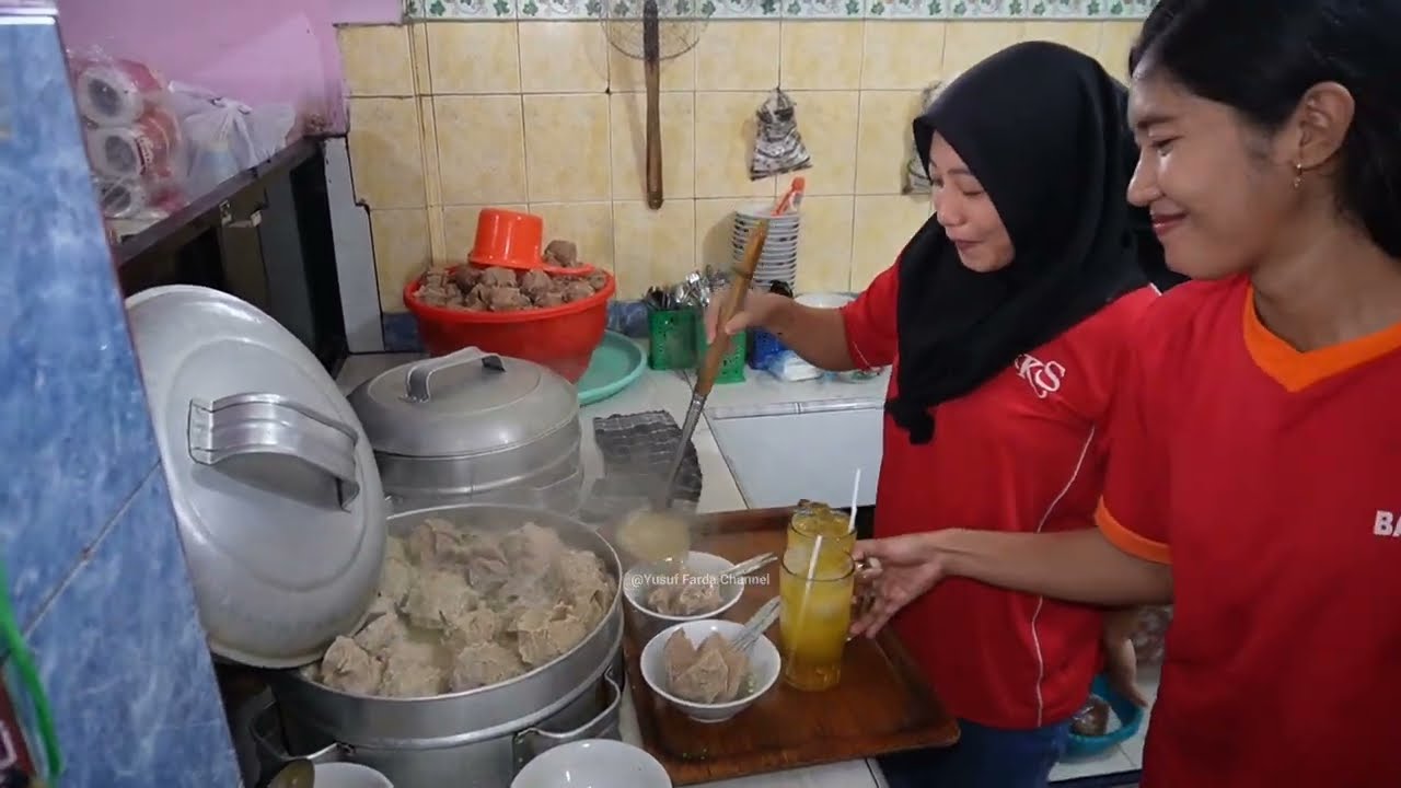 EDAN!! 2.5 KWINTAL BAKSO LUDES SEHARI! 14 PEGAWAINYA SAMPAI KUWALAHAN - Bakso Kalisari 78