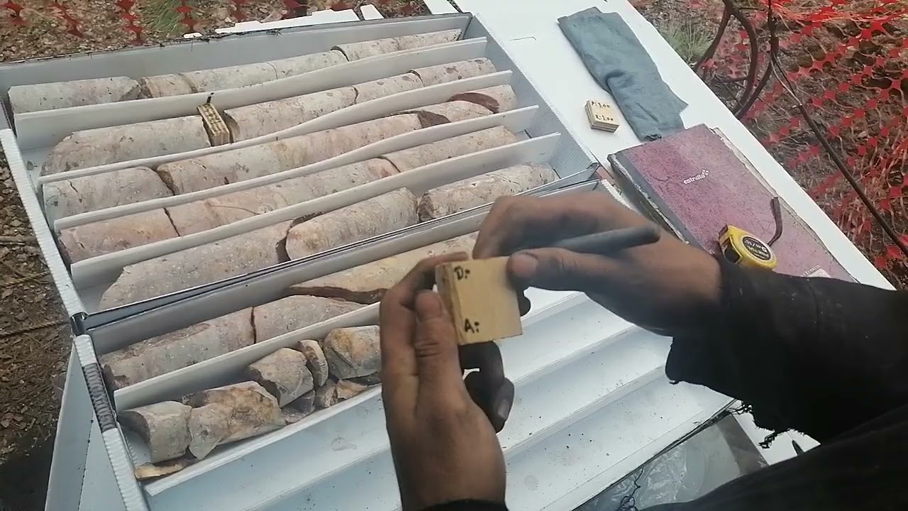 Traqueteo de Núcleo de Perforación a Diamante - EMIRSA