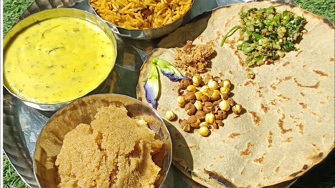 आज संत गजानन महाराज प्रकट दिनानिमित्त - विशेष पदार्थ -कांदा लसूण न वापरता पिठलं/गुळाचा शिरा/भाकरी.
