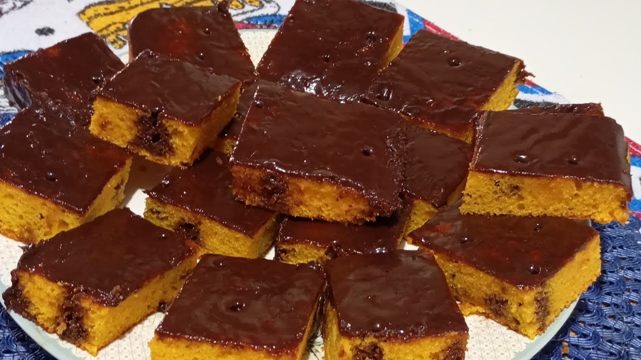 BOLO DE CENOURA COM COBERTURA DE CHOCOLATE 