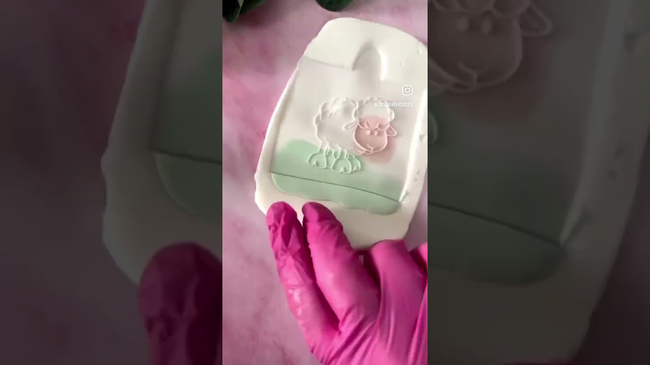 Two tone fondant cookie