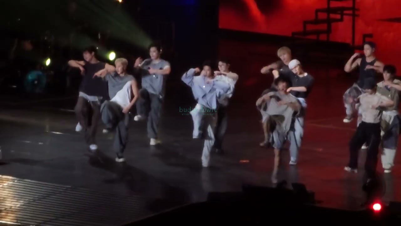 [FANCAM] 4K 20250208 Seventeen Right Here in Jakarta Day 1 - SUPER 🔥🔥🔥