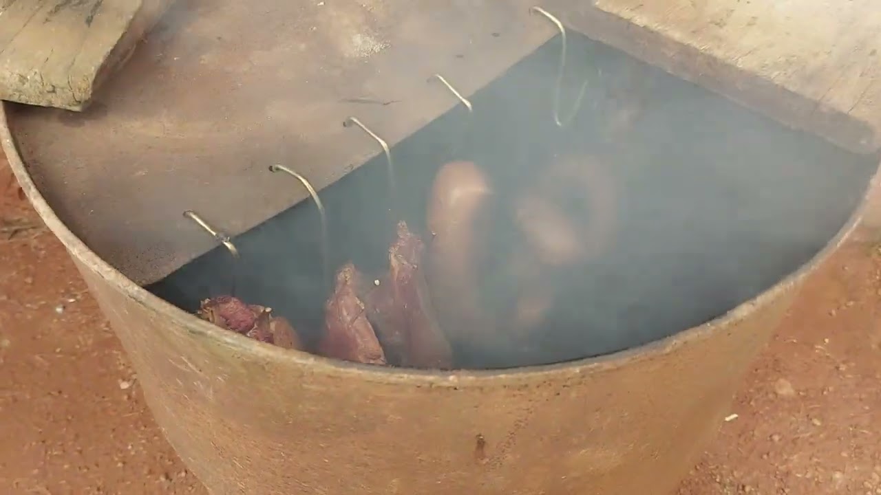 Como fazer defumador de carnes e linguiça com tambor de ferro de 200 litros, muito fácil.
